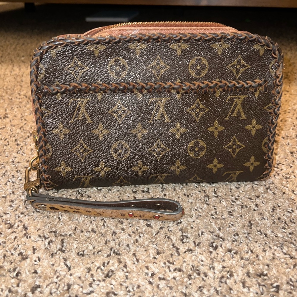 **Authentic** Louis Vuitton Monogram Orsay Clutch